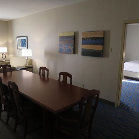 Holiday Inn Hotel & Suites Regina By Ihg Εξωτερικό φωτογραφία